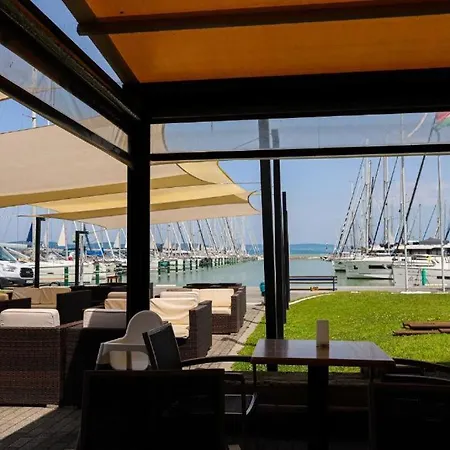 Bl Yacht Club A Iii58 아파트
