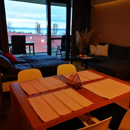 Bl Yacht Club A Iii58 بالاتوليلّي
