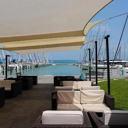 Bl Yacht Club A Iii58 발라톤엘