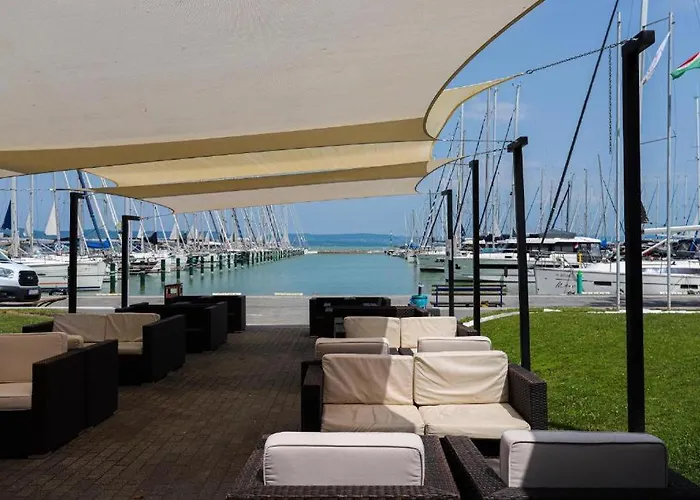 Bl Yacht Club A Iii58 Balatonlelle